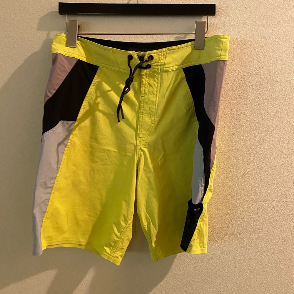 Volcom boardshorts size 31